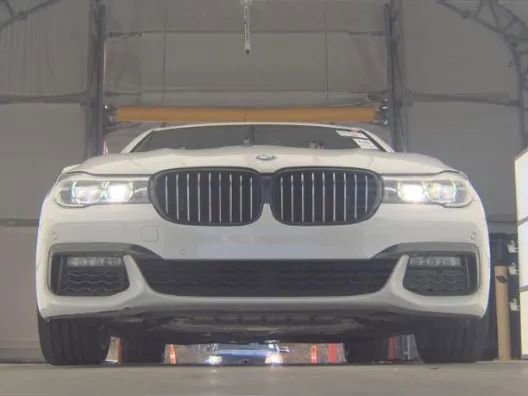Used 2019 BMW 740i w/ M Sport Package image 3