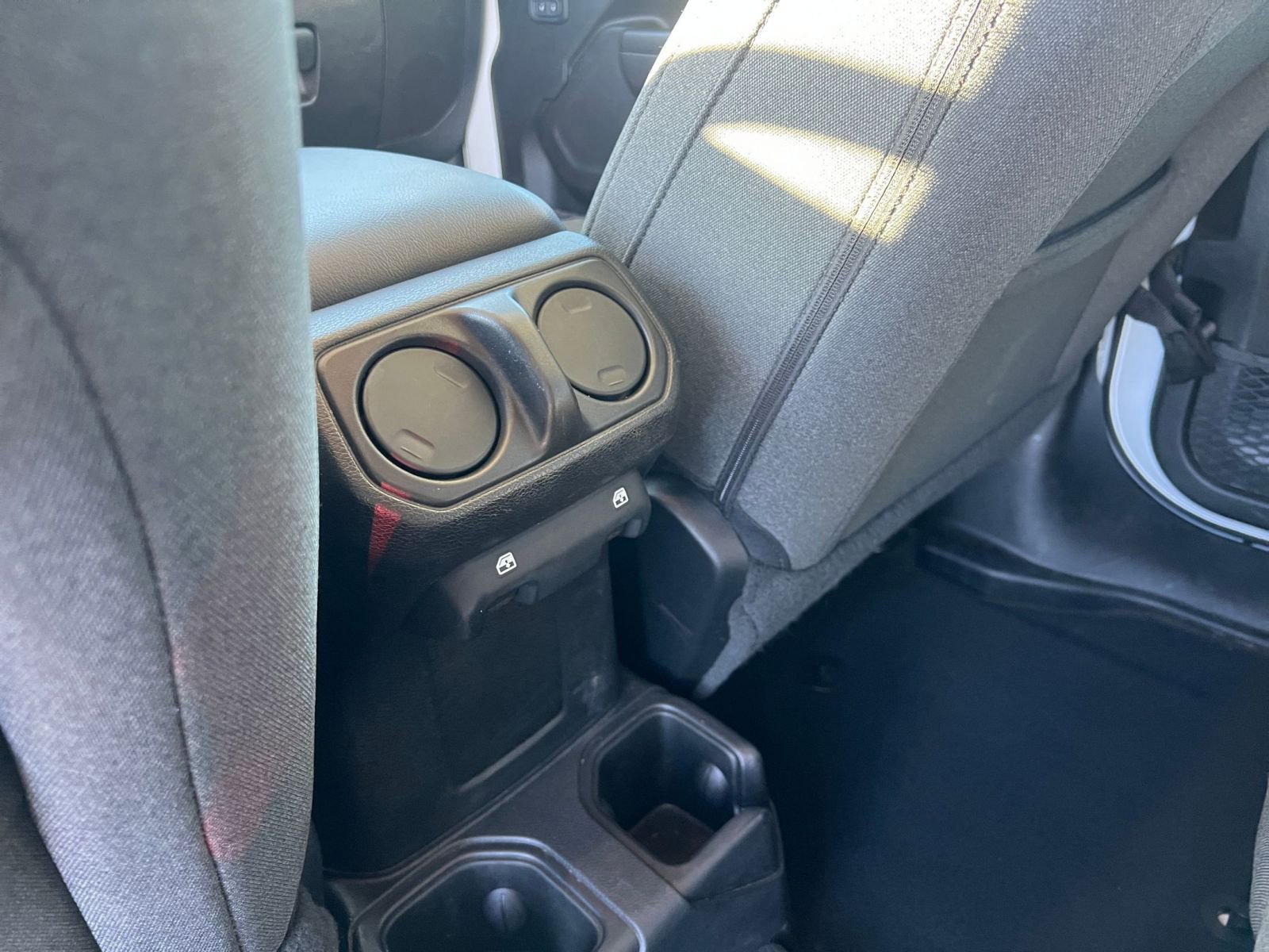 Used 2025 Jeep Wrangler Sport S image 23