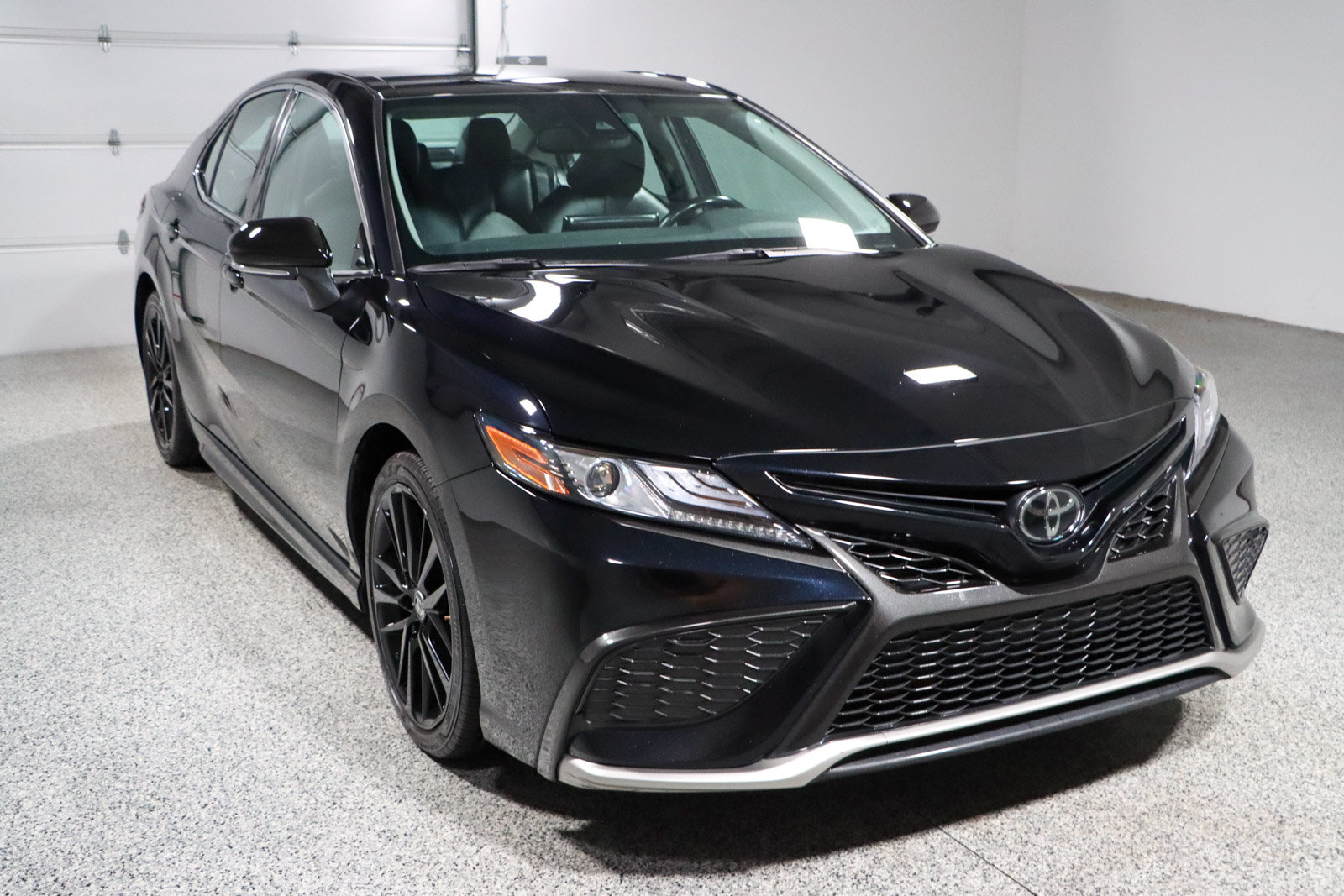 Used 2024 Toyota Camry XSE FWD image 5