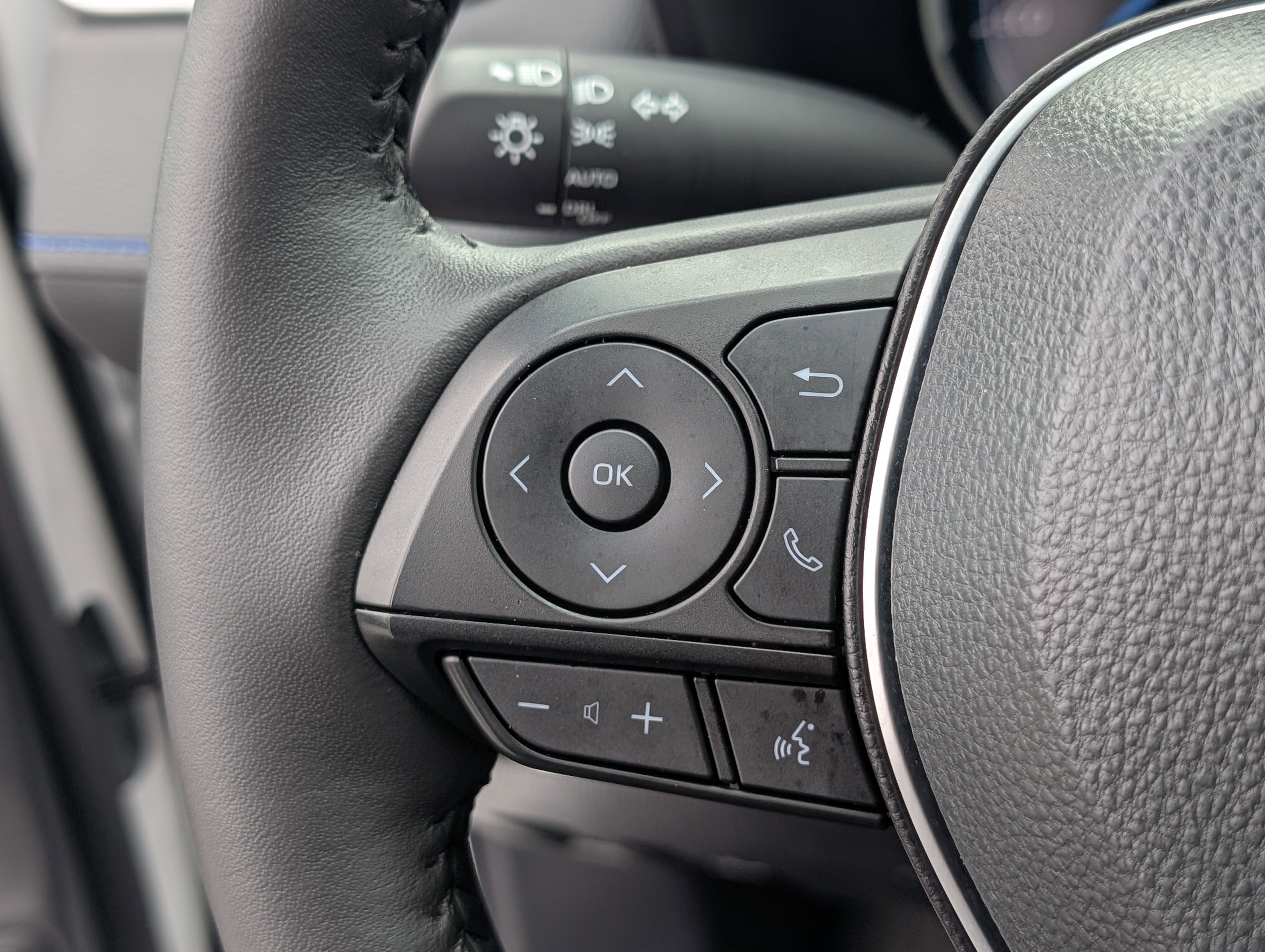 Used 2024 Toyota RAV4 SE w/ Convenience Package image 23