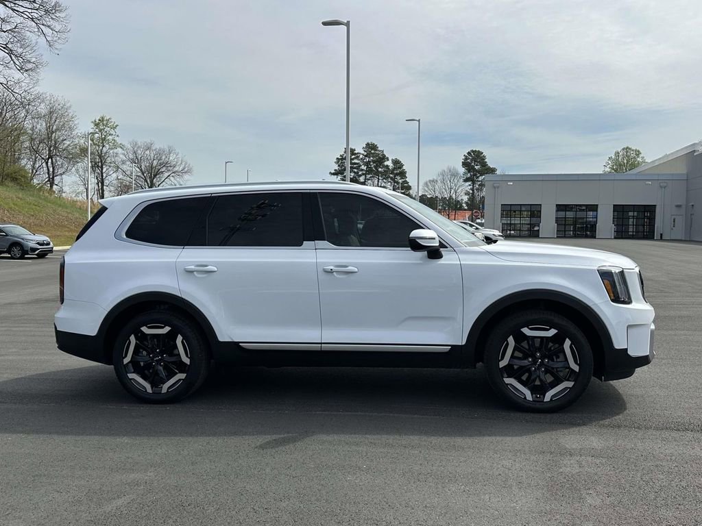 Used 2024 Kia Telluride EX w/ EX Captain's Chair Package image 28