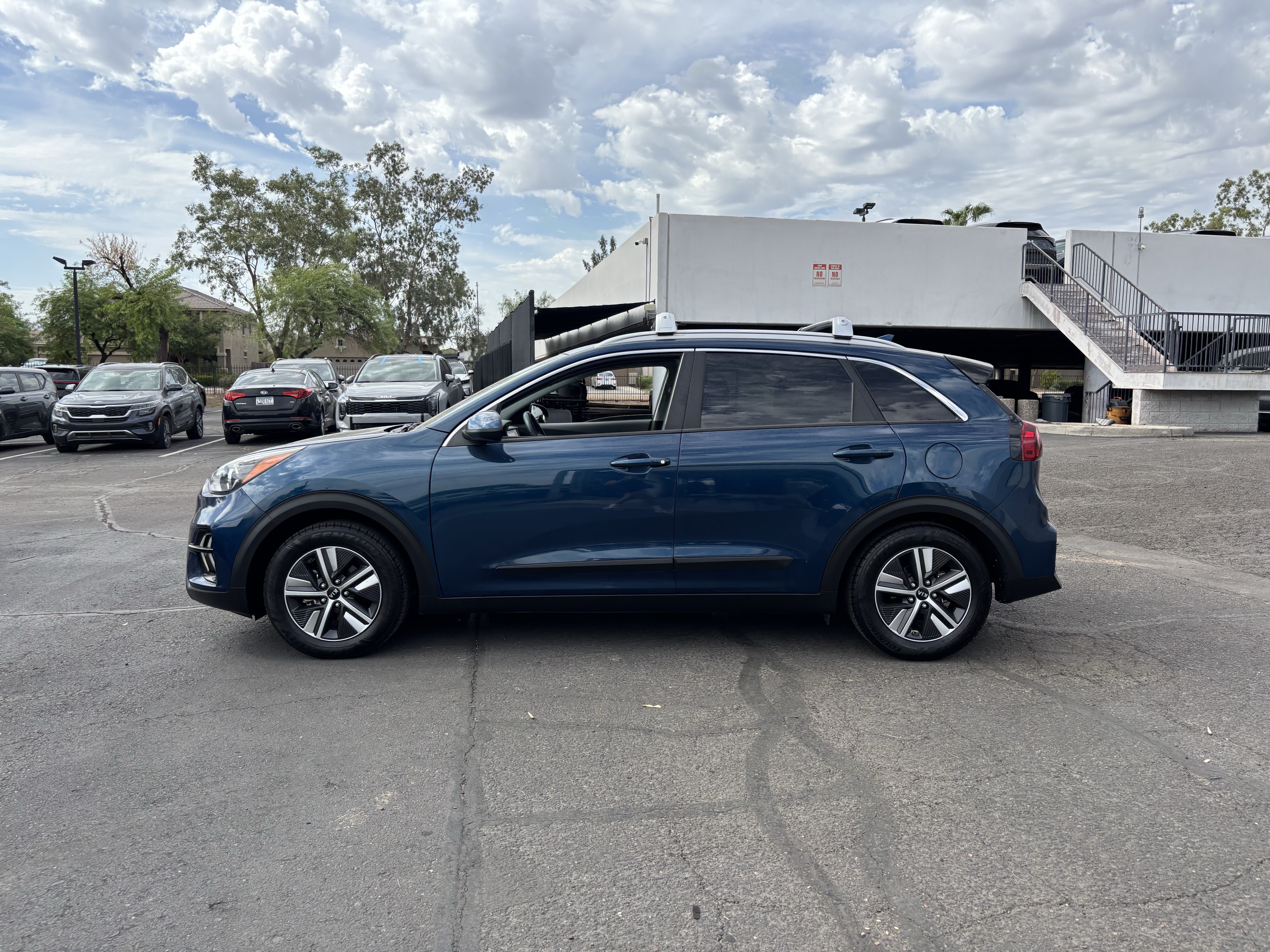 Used 2020 Kia Niro LXS FWD image 5