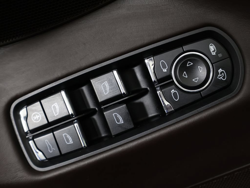 Used 2013 Porsche Panamera AWD/4WD image 40