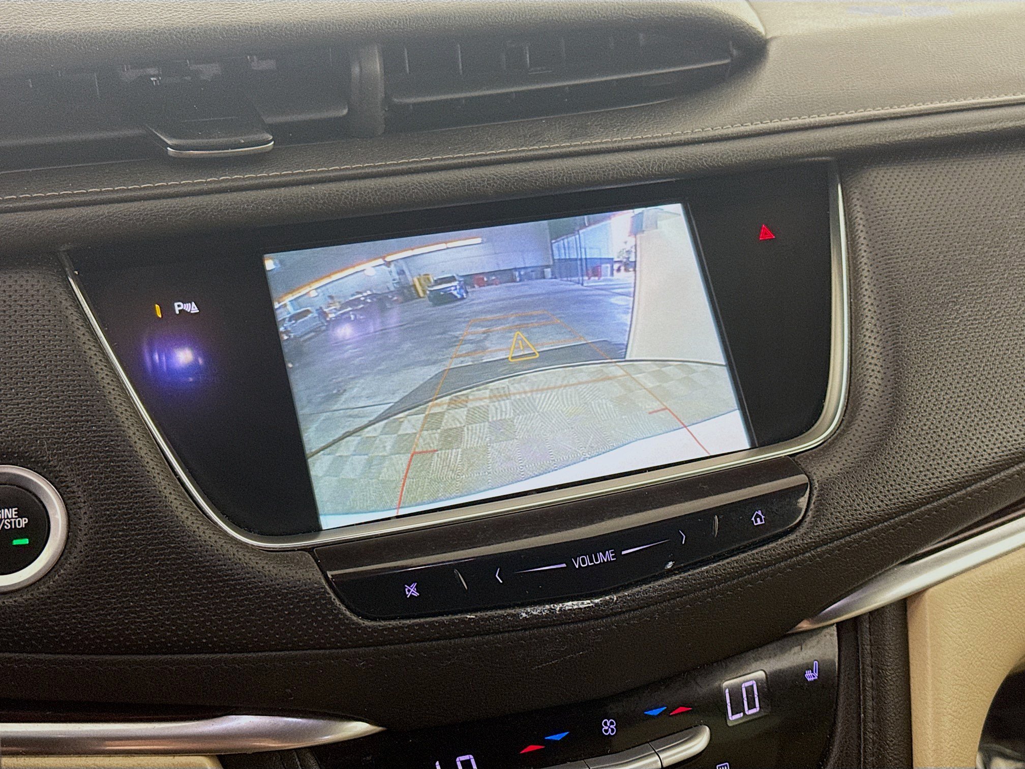Used 2018 Cadillac XT5 Luxury w/ Driver Awareness Package FWD image 19