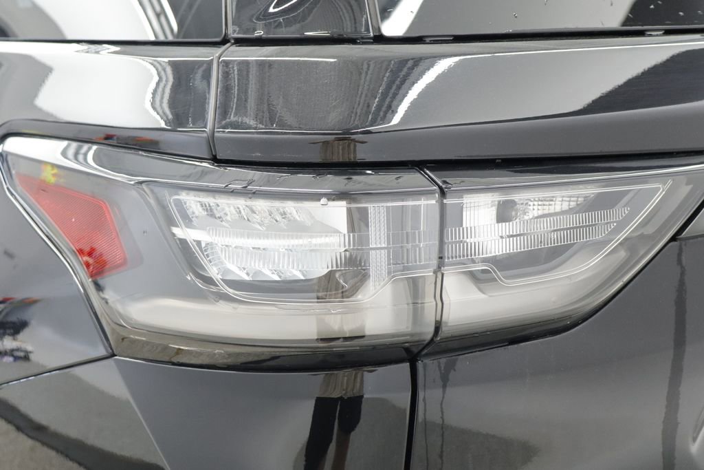 Used 2021 Chevrolet Traverse Premier w/ Redline Edition AWD/4WD image 18