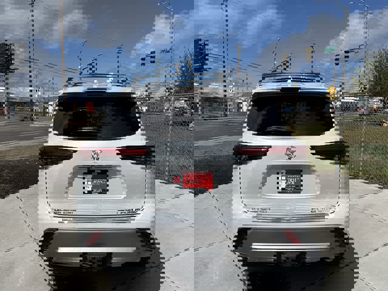 Used 2023 Toyota Highlander Platinum image 4