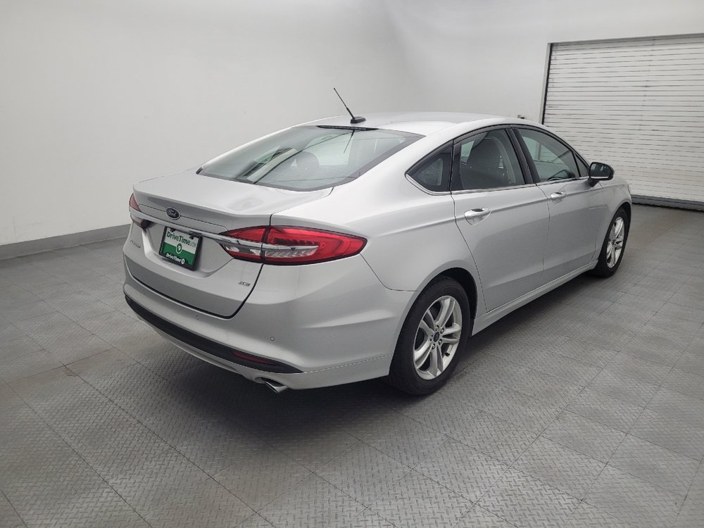 Used 2018 Ford Fusion SE w/ Fusion SE Technology Package FWD image 9
