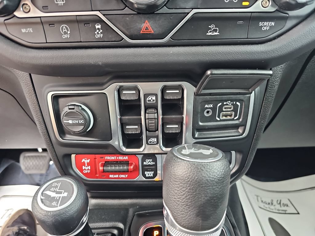Used 2025 Jeep Wrangler Unlimited Rubicon AWD/4WD image 24
