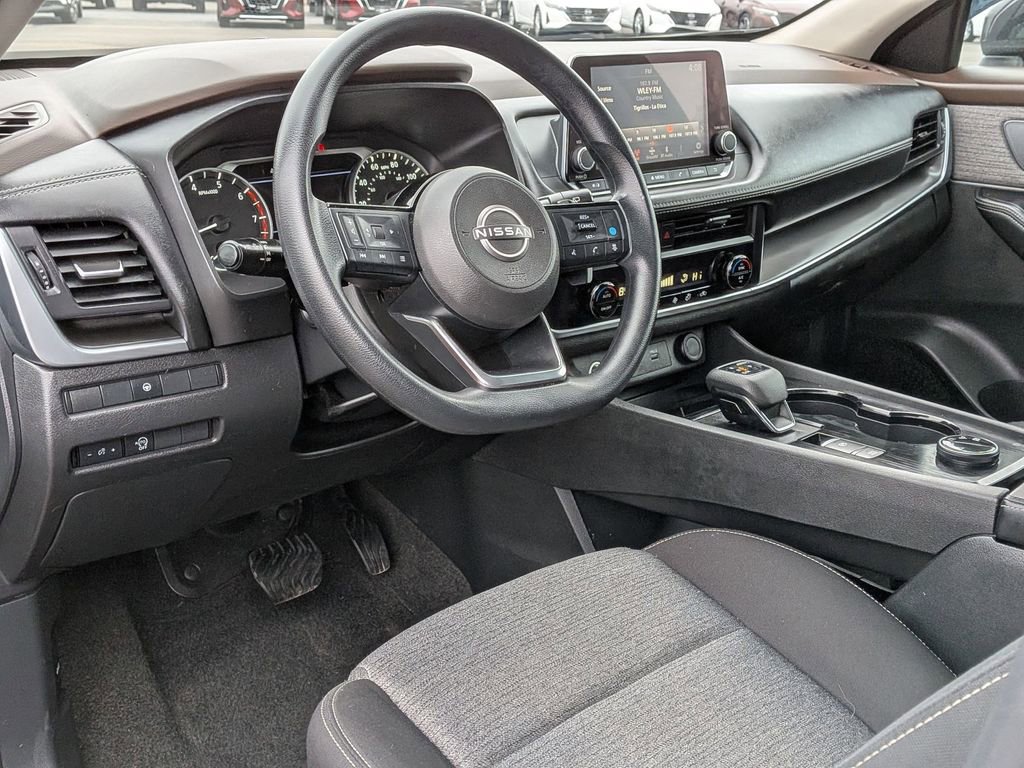 Used 2023 Nissan Rogue SV image 10