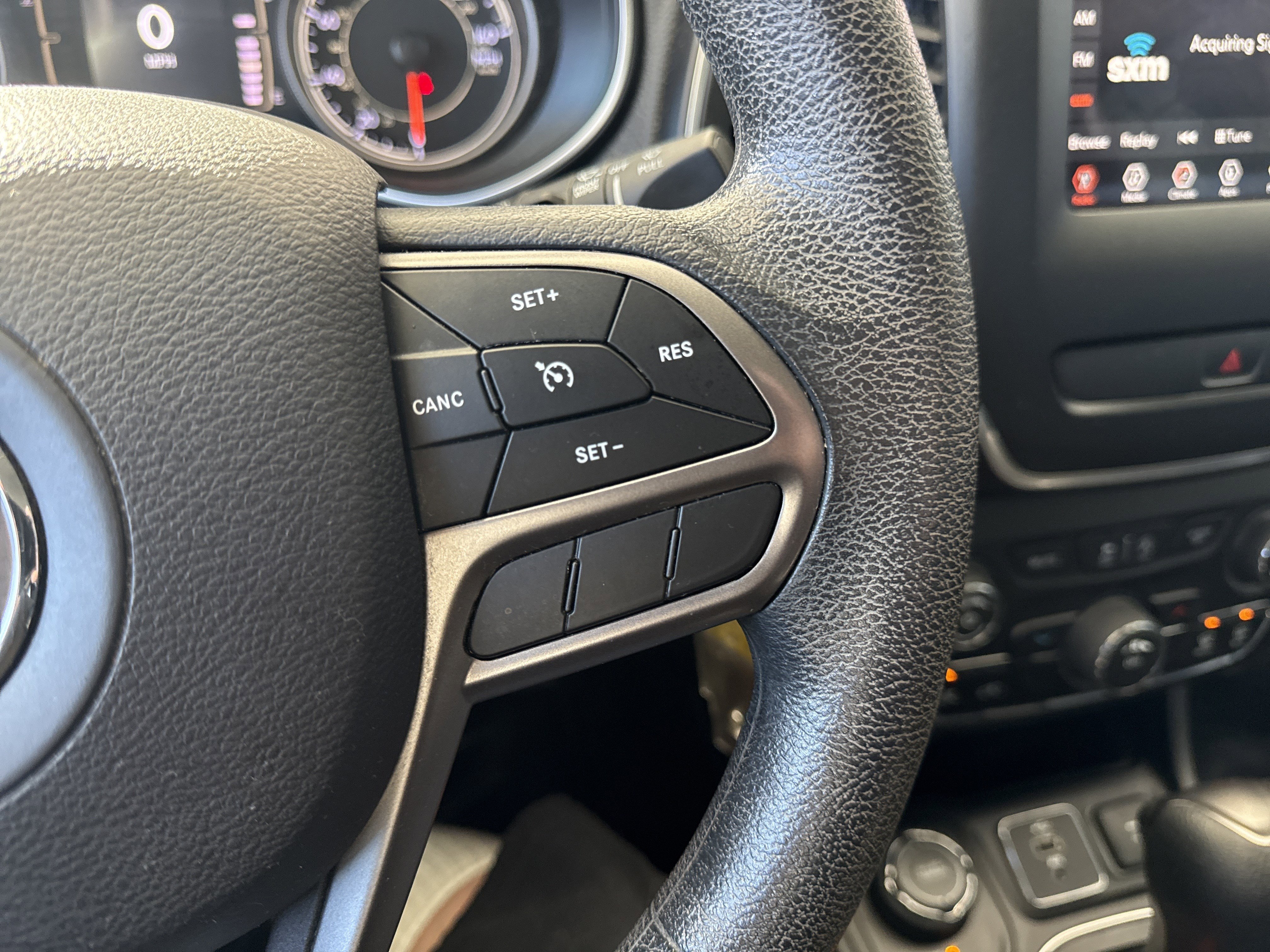 Used 2019 Jeep Cherokee Latitude w/ Popular Appearance Group image 19