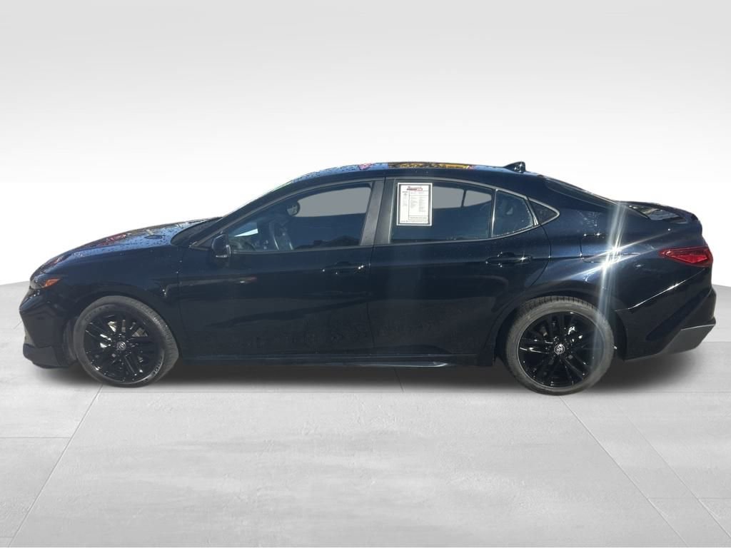 Used 2025 Toyota Camry SE image 12