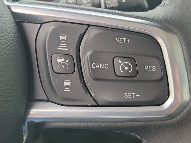 Used 2025 Jeep Wrangler Unlimited Sahara AWD/4WD image 12