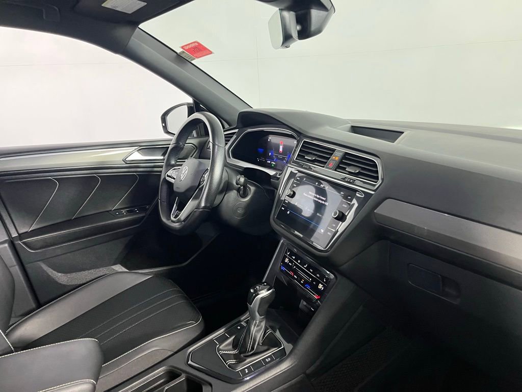 Used 2023 Volkswagen Tiguan SE R-Line image 34