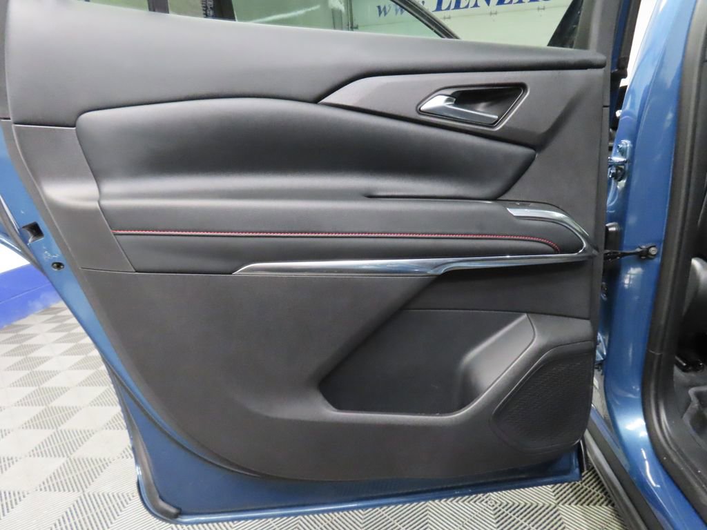 Used 2025 Chevrolet Traverse Z71 w/ LPO, Floor Liner Package AWD/4WD image 52