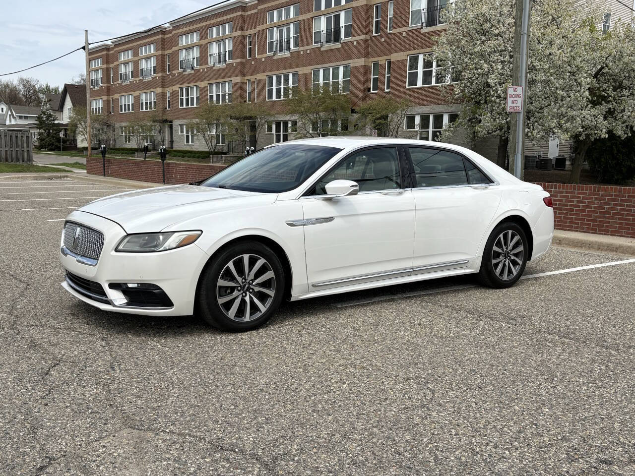 Used 2017 Lincoln Continental Premiere FWD image 18