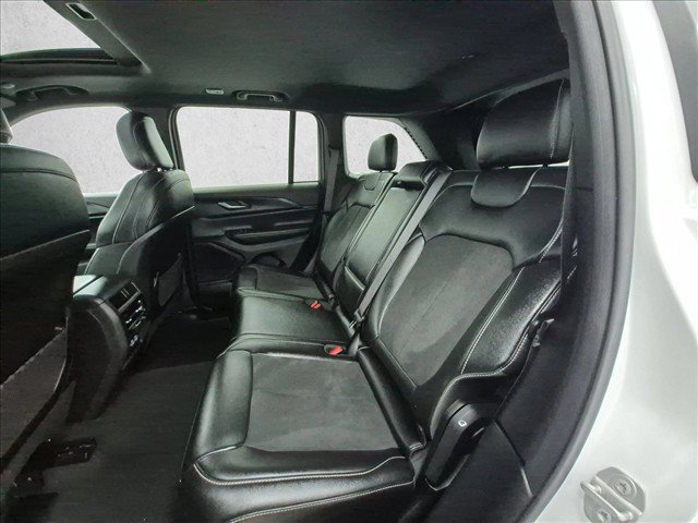 Certified 2025 Jeep Grand Cherokee Altitude AWD/4WD image 22
