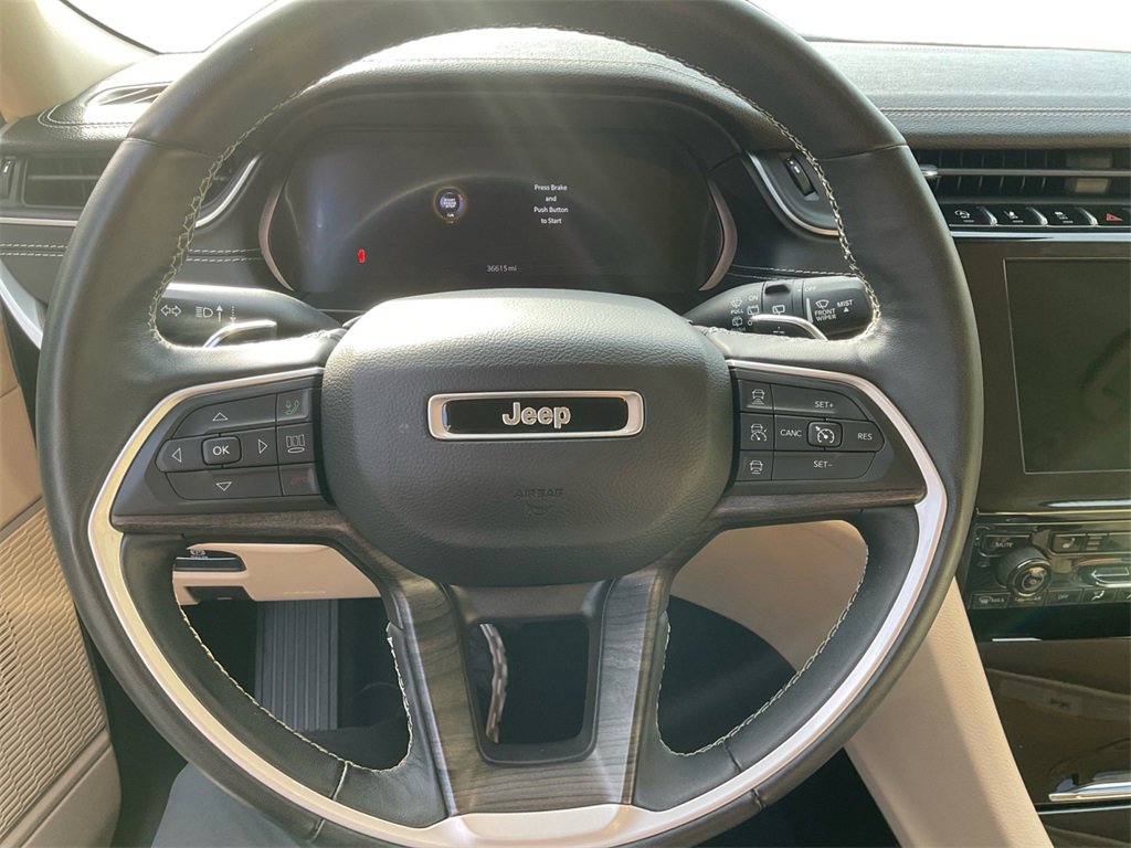 Used 2022 Jeep Grand Cherokee Limited image 17