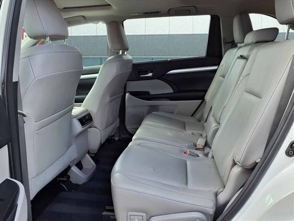 Used 2014 Toyota Highlander XLE image 15