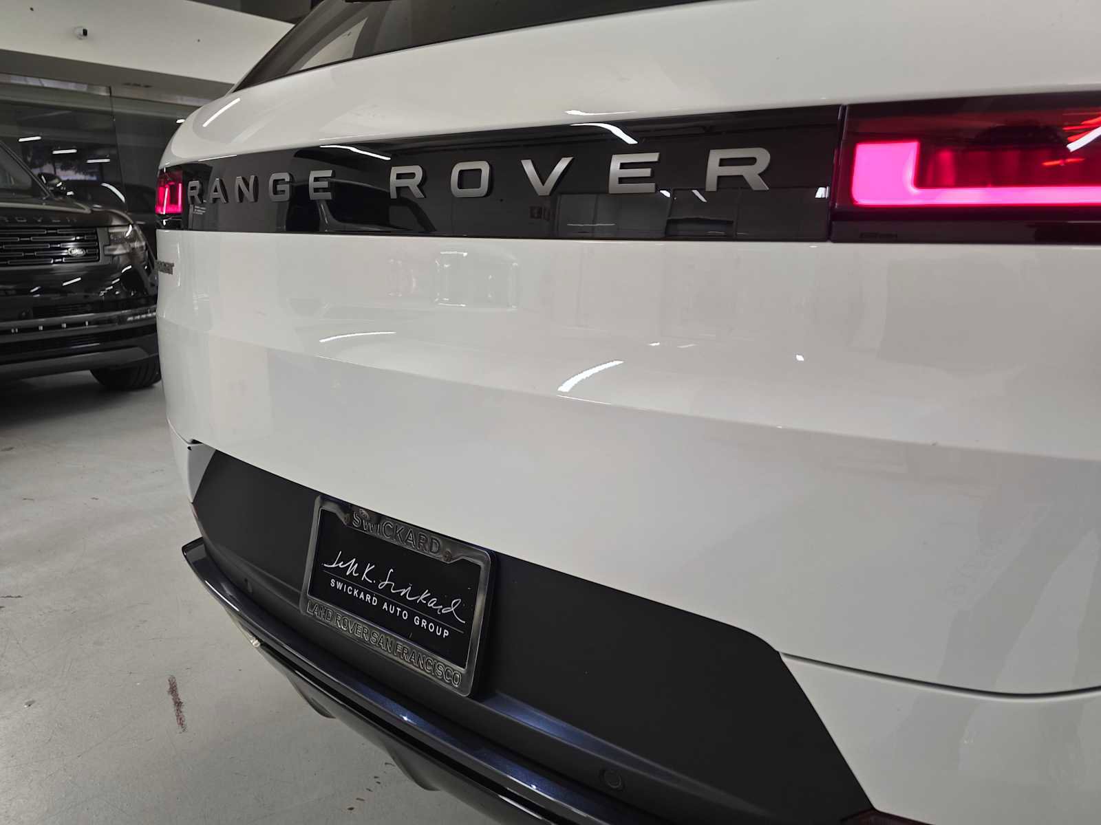 Used 2025 Land Rover Range Rover Sport image 16