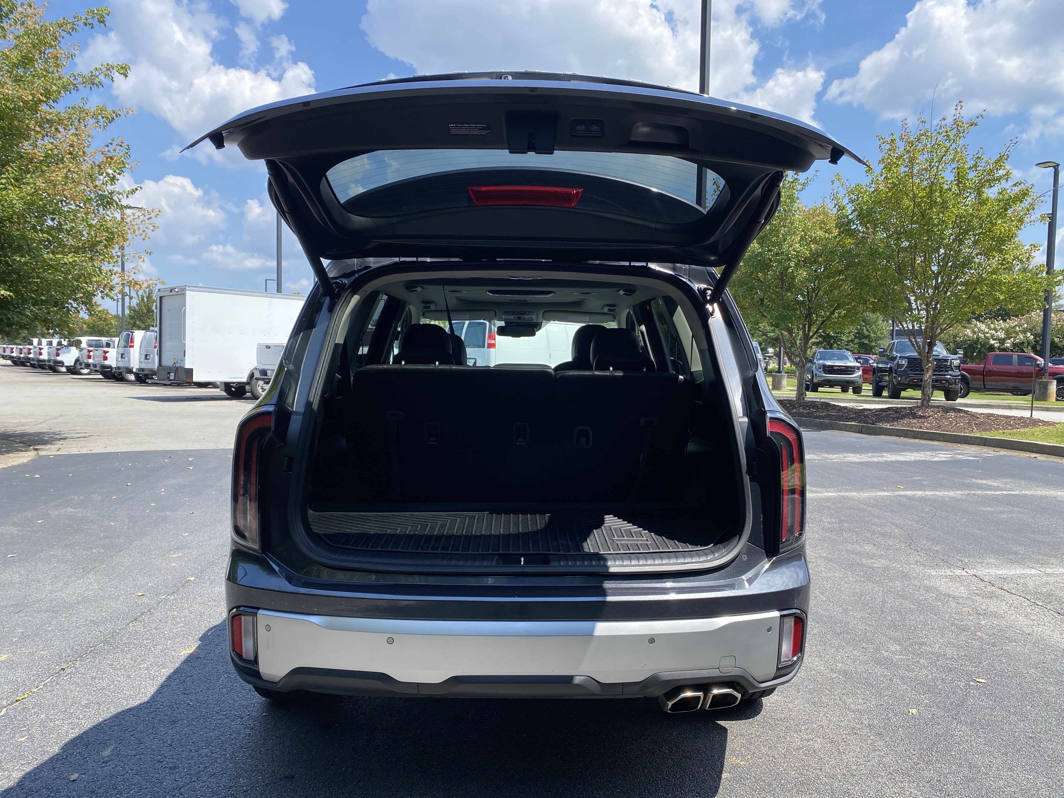 Used 2024 Kia Telluride EX w/ EX Captain's Chair Package FWD image 11