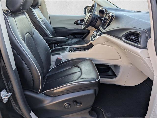 Used 2023 Chrysler Pacifica Limited image 20
