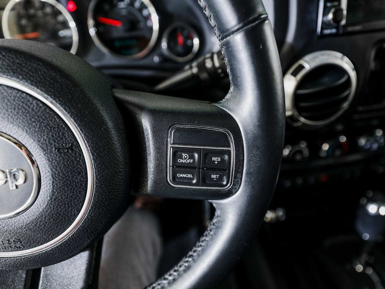 Used 2017 Jeep Wrangler Unlimited Rubicon w/ Connectivity Group image 15