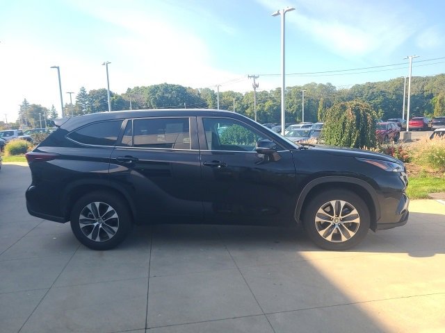 Used 2024 Toyota Highlander XLE image 8
