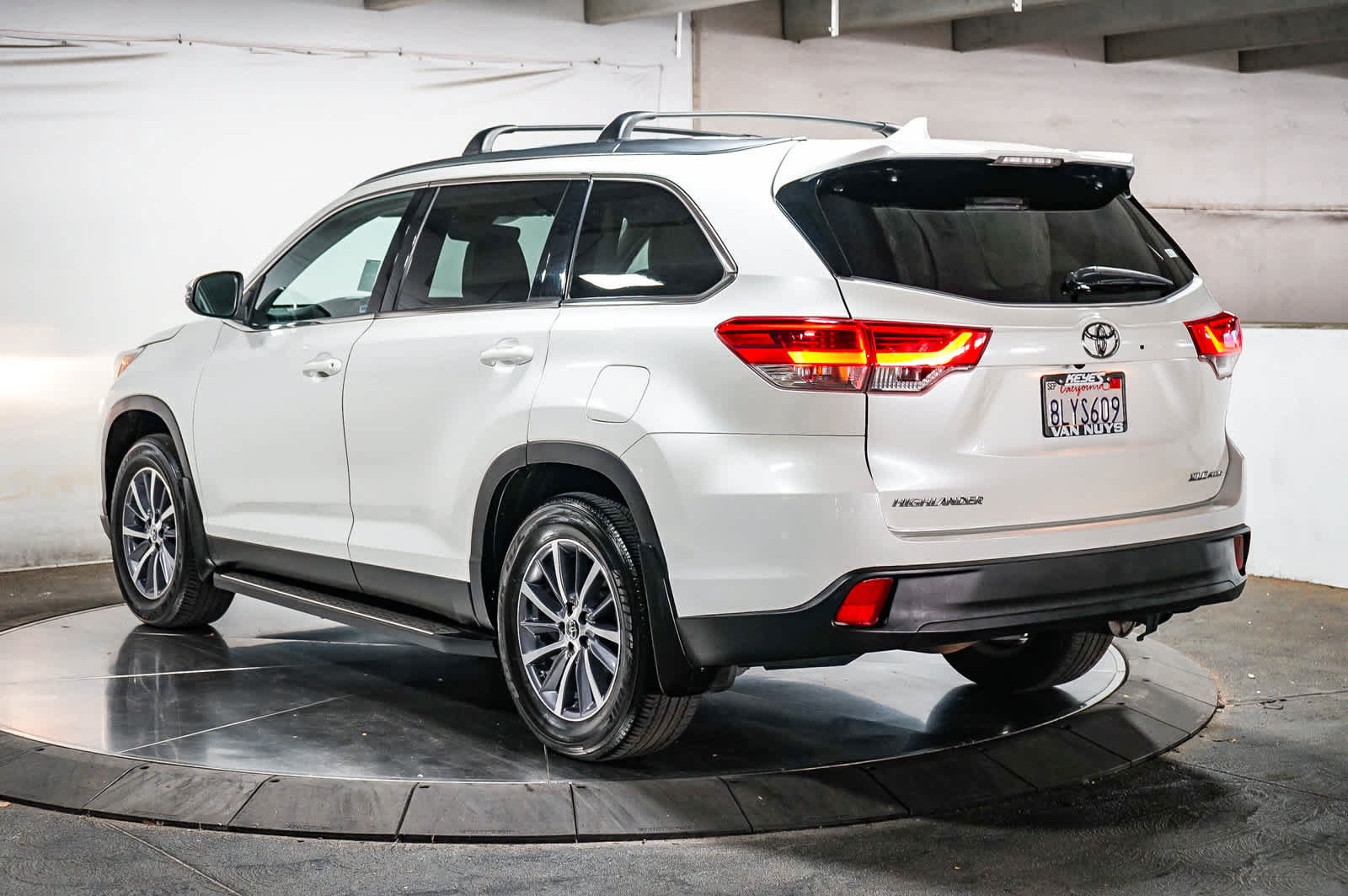 Certified 2019 Toyota Highlander XLE AWD/4WD image 9