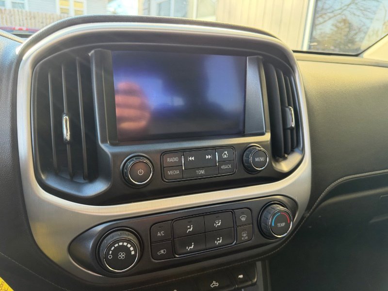 Used 2018 GMC Canyon SLE image 3