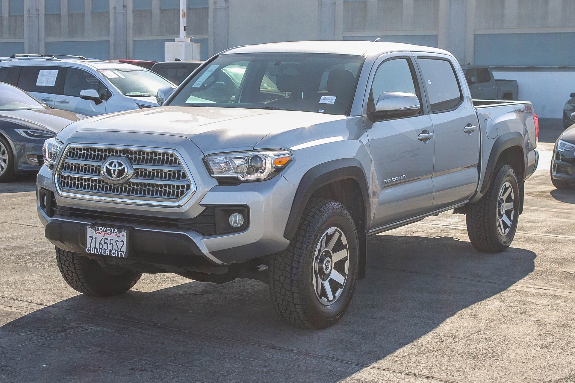 Used 2017 Toyota Tacoma TRD Sport image 3