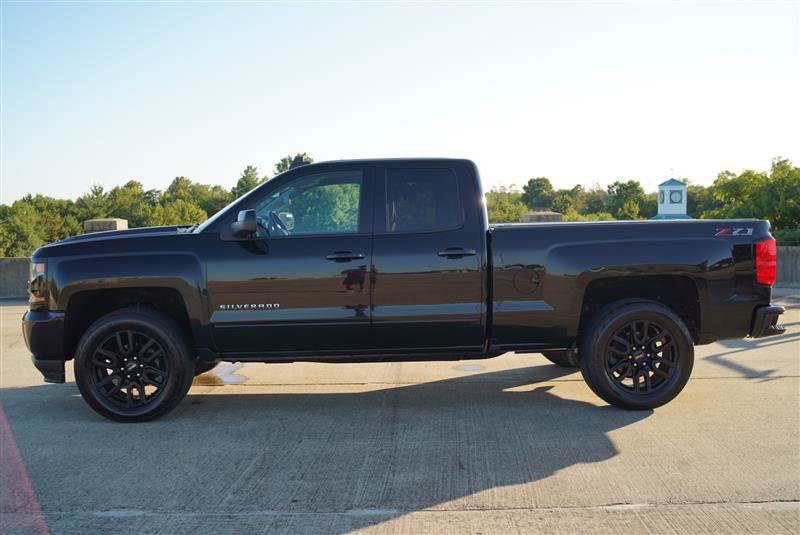 Used 2018 Chevrolet Silverado 1500 LT w/ All Star Edition AWD/4WD image 3