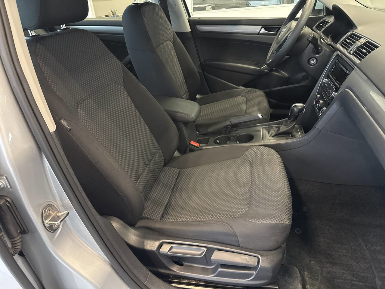 Used 2015 Volkswagen Passat 1.8T S FWD image 34