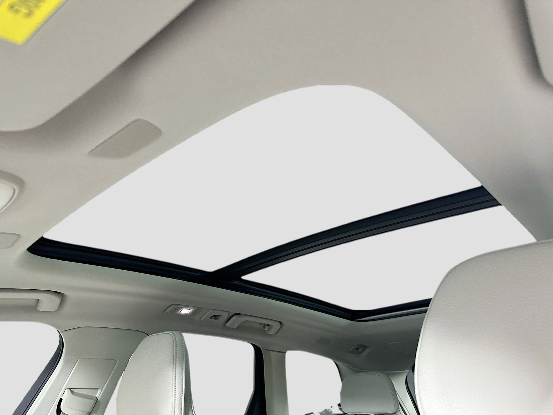 Used 2024 Volvo XC60 T8 Plus w/ Protection Package Premier image 13