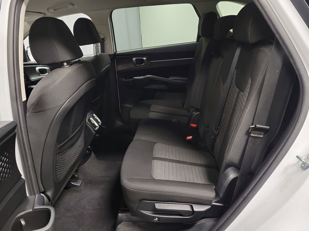 Used 2023 Kia Sorento LX image 23