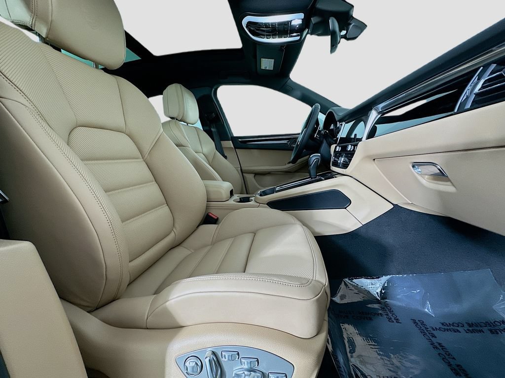 Certified 2026 Porsche Macan AWD/4WD image 30