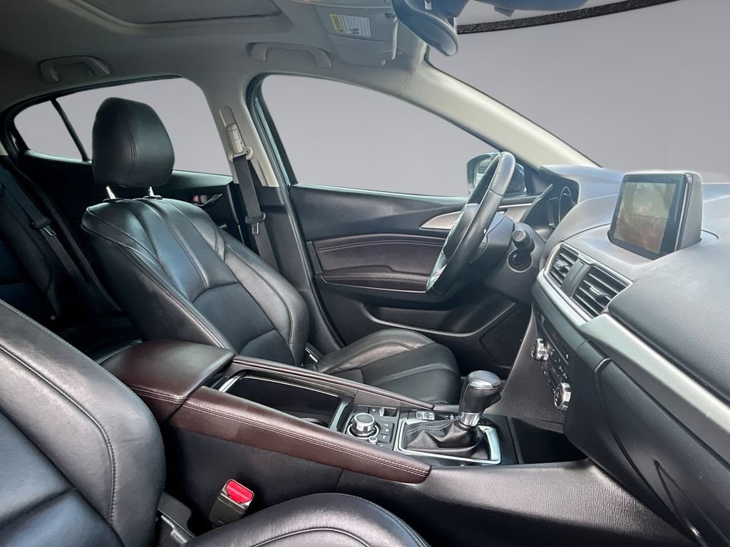 Used 2018 MAZDA MAZDA3 Touring FWD image 38