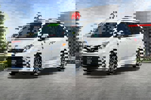 Used 2018 Toyota Sienna XLE FWD image 9