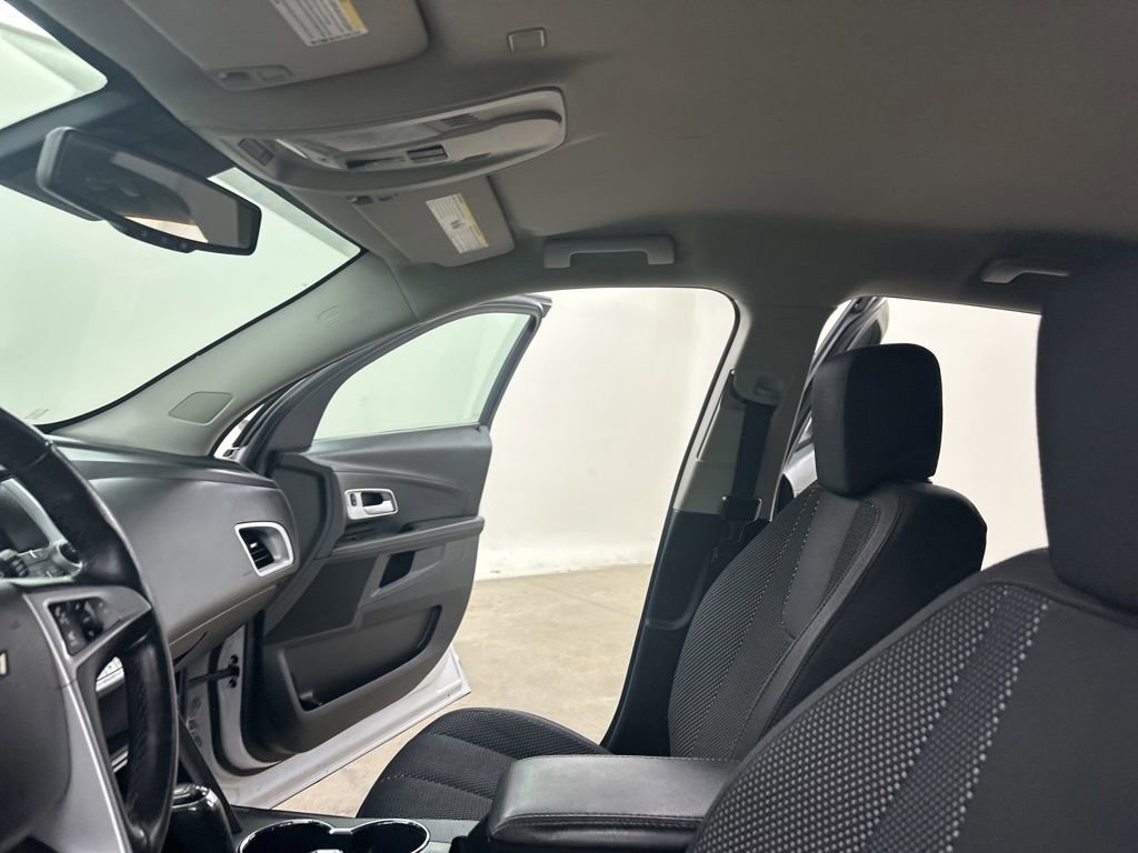 Used 2017 Chevrolet Equinox LT w/ Convenience Package image 31