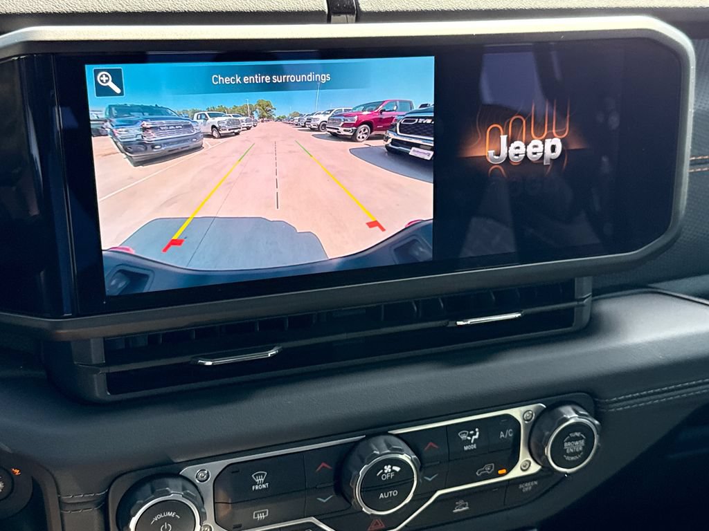 Used 2025 Jeep Gladiator Mojave AWD/4WD image 24
