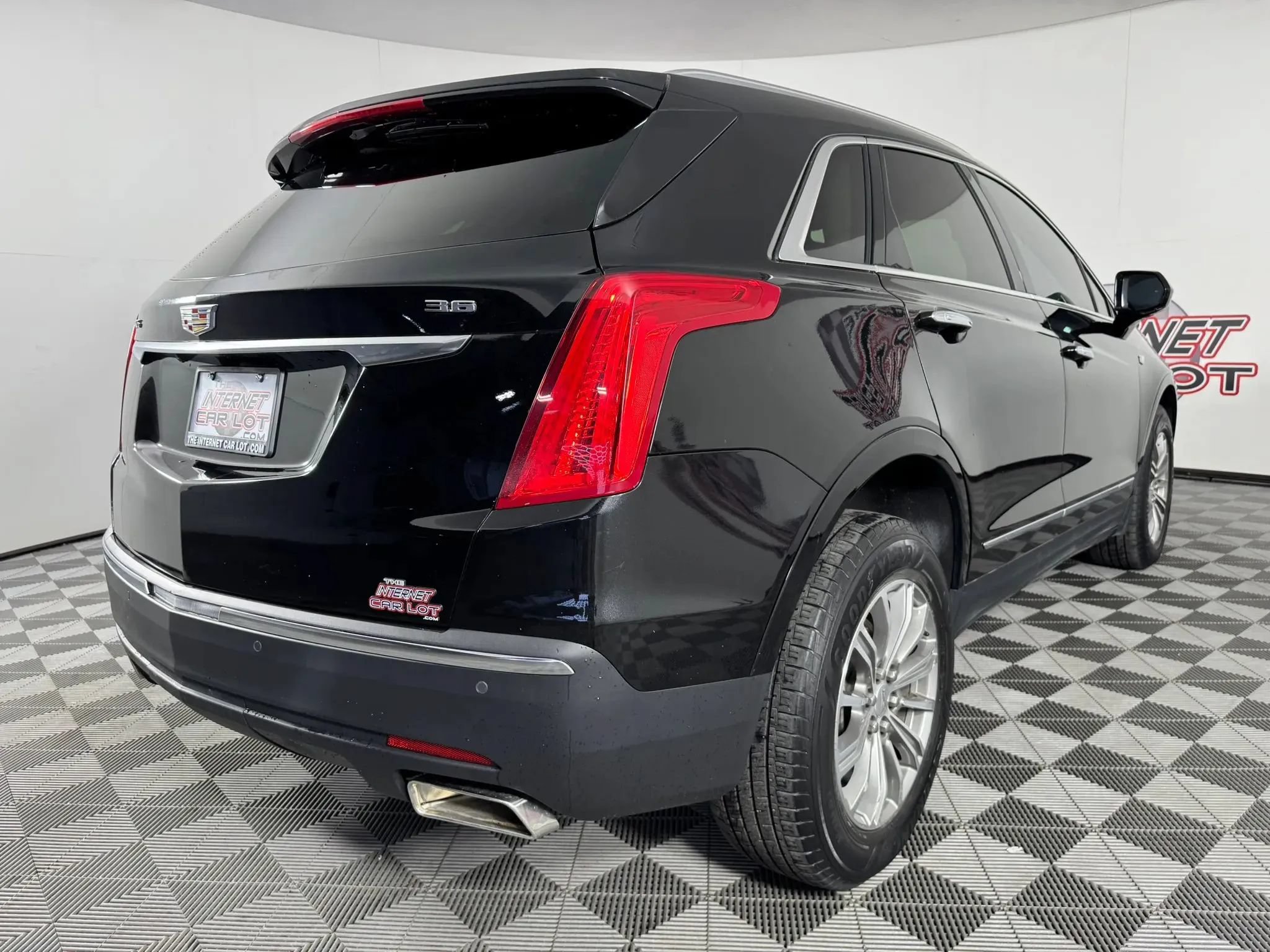 Used 2017 Cadillac XT5 Luxury w/ Driver Awareness Package FWD image 29