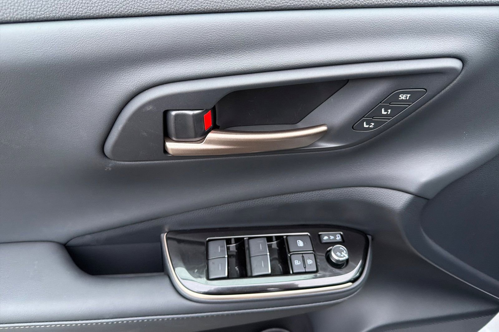 New 2026 Toyota Crown Platinum image 9