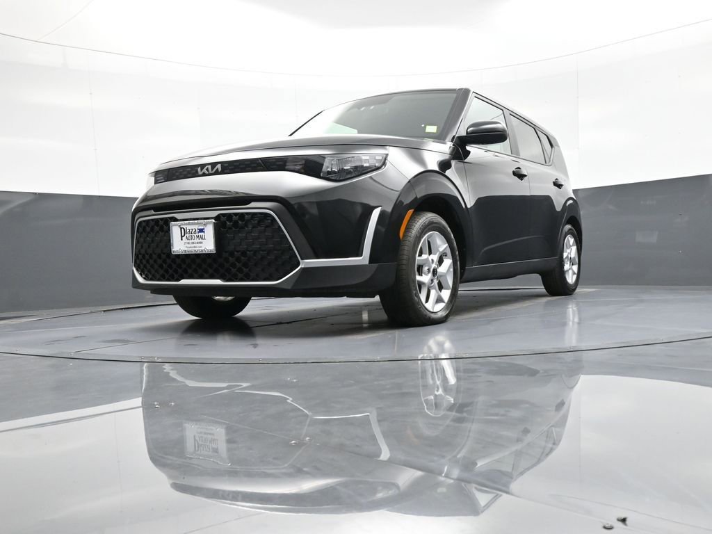 Certified 2025 Kia Soul LX w/ LX Technology Package image 25