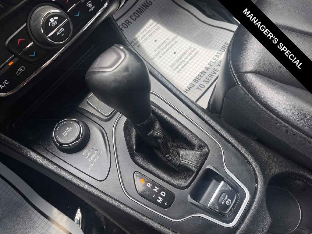 Used 2019 Jeep Cherokee Latitude Plus w/ Comfort/Convenience Group AWD/4WD image 26