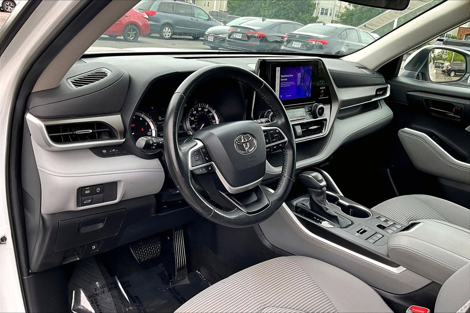 Used 2023 Toyota Highlander LE AWD/4WD image 13
