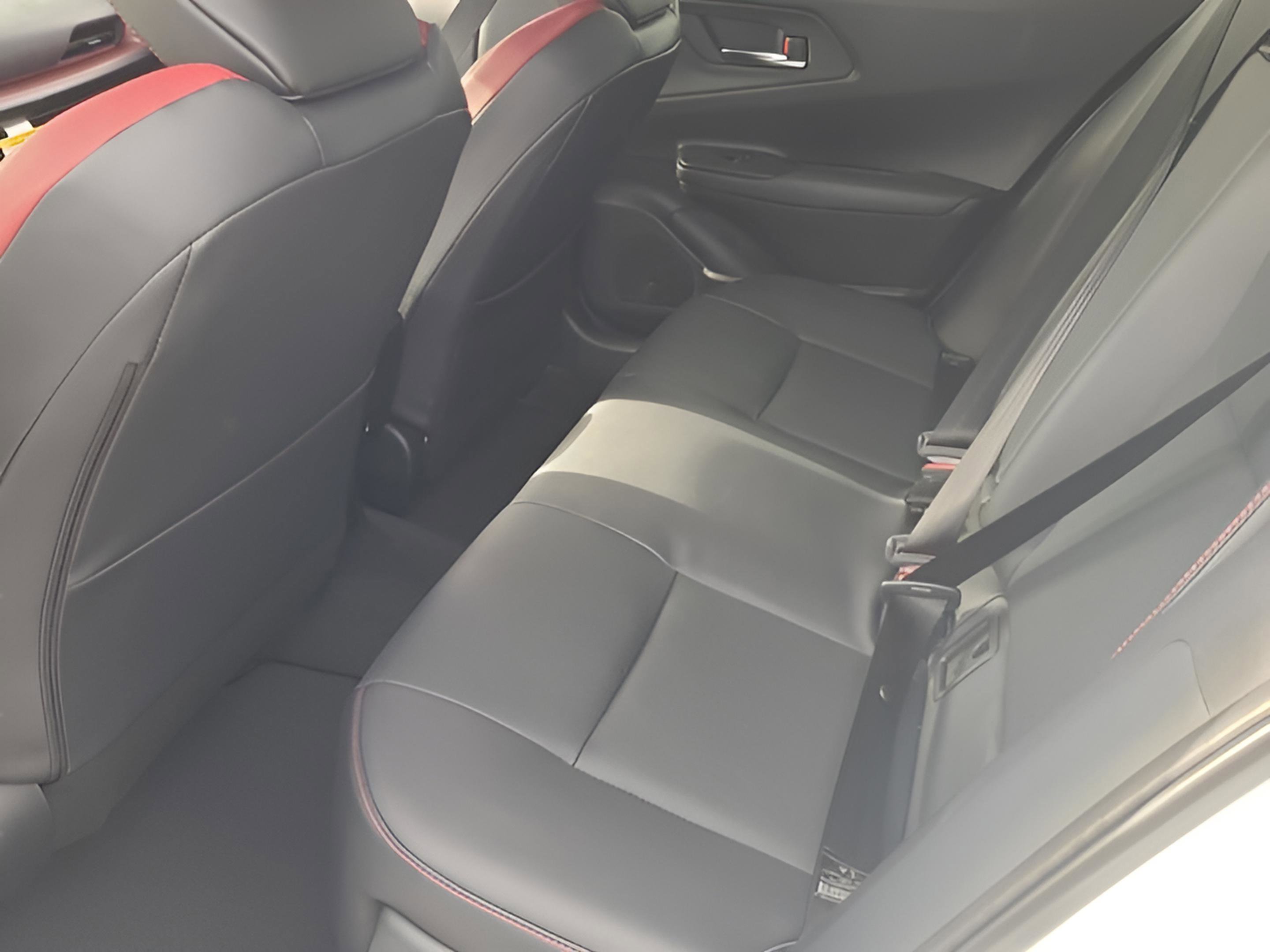 New 2026 Toyota Prius Plug-In Hybrid FWD image 9