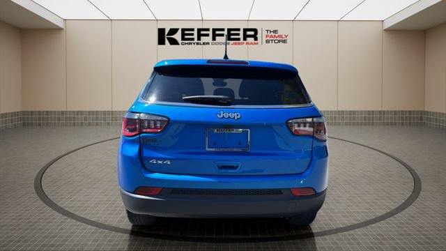 Used 2024 Jeep Compass Sport image 4