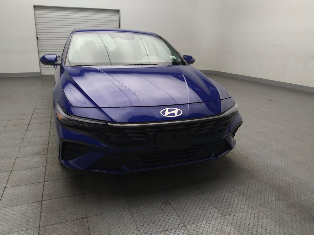 Used 2024 Hyundai Elantra SE FWD image 14