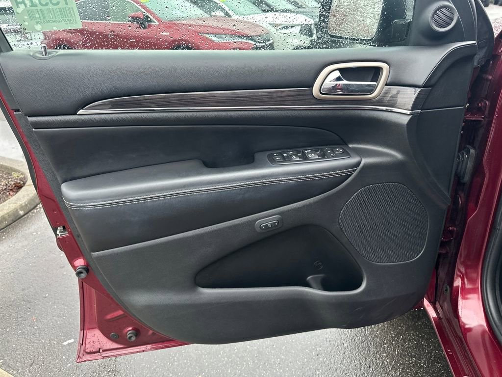 Used 2017 Jeep Grand Cherokee Overland w/ Jeep Active Safety Group image 11