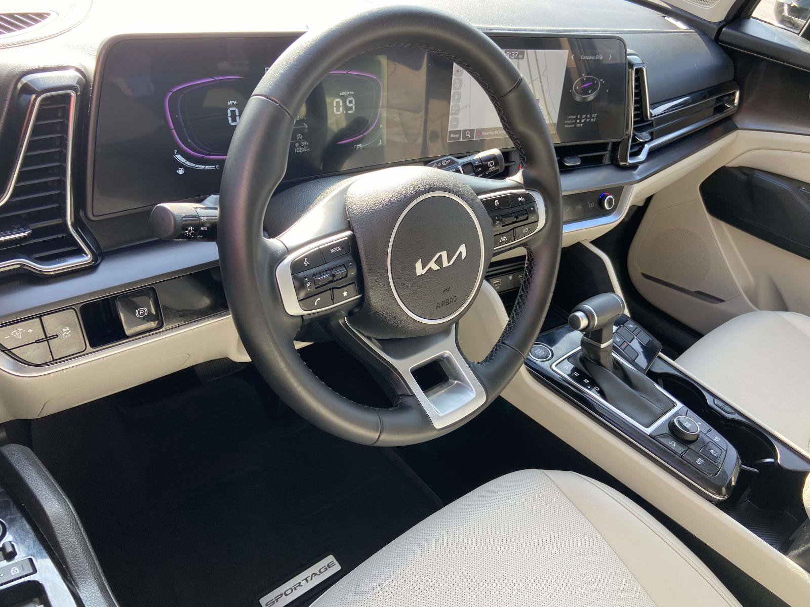 Used 2025 Kia Sportage EX image 8