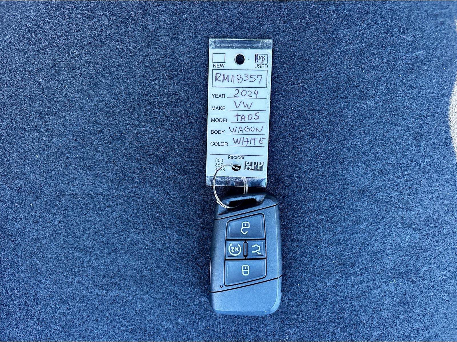 Used 2024 Volkswagen Taos SE image 36